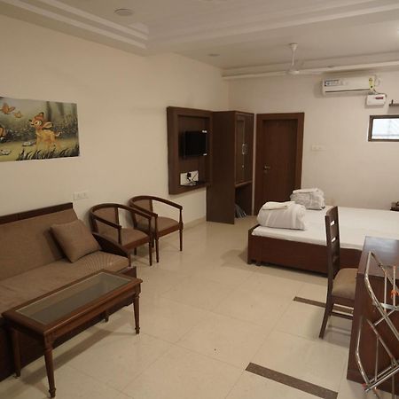 Narmada Vatika Hotel Jabalpur Eksteriør billede
