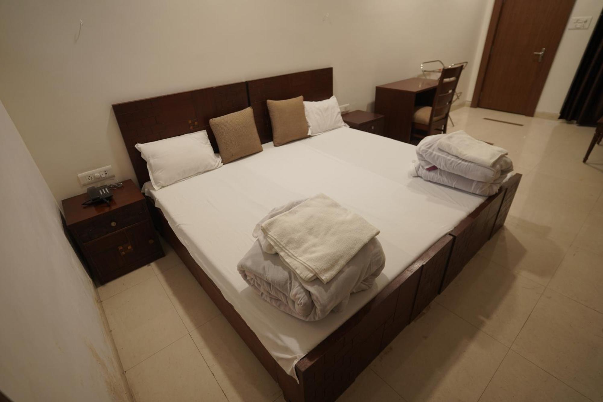 Narmada Vatika Hotel Jabalpur Eksteriør billede