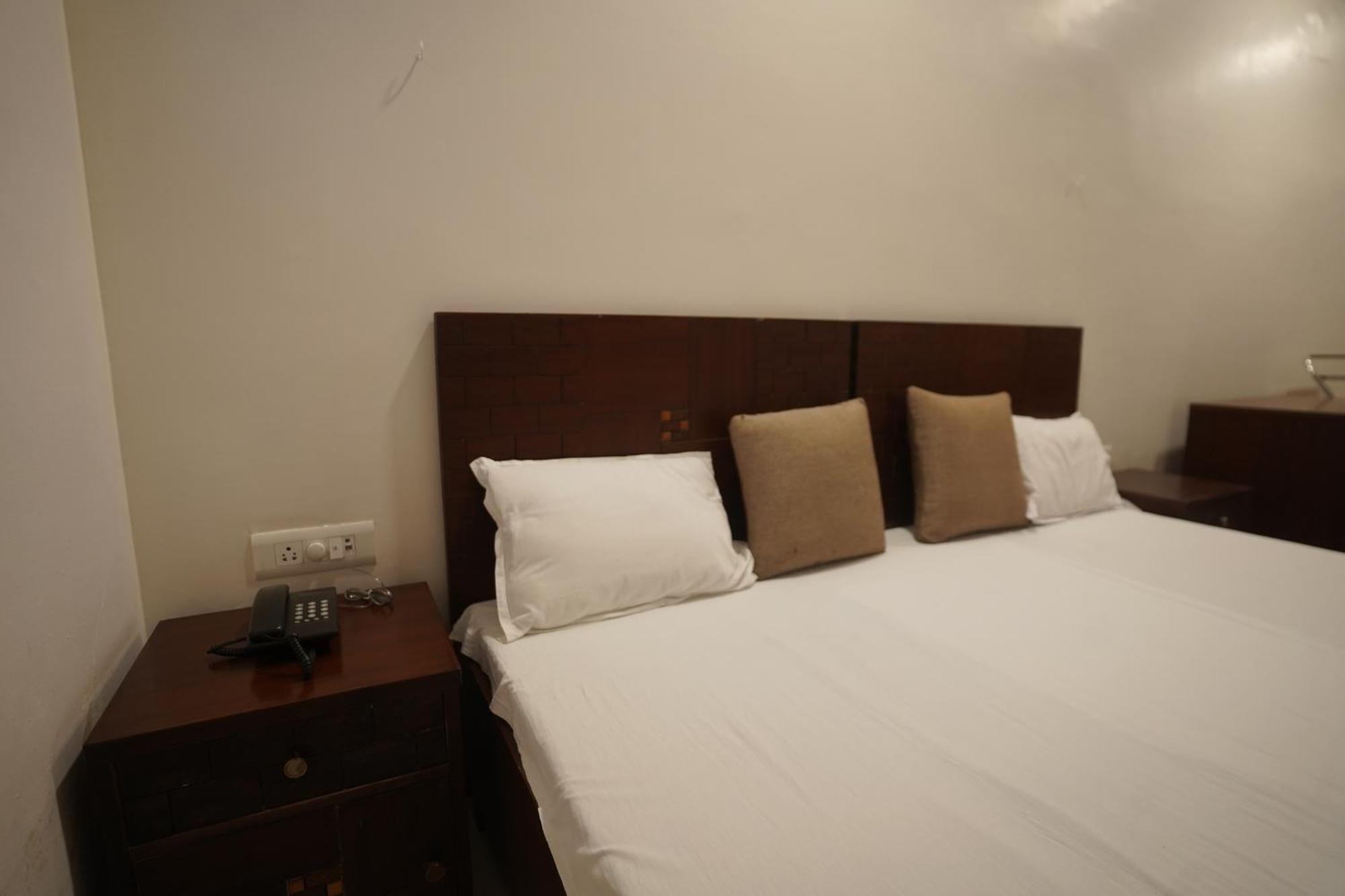 Narmada Vatika Hotel Jabalpur Eksteriør billede